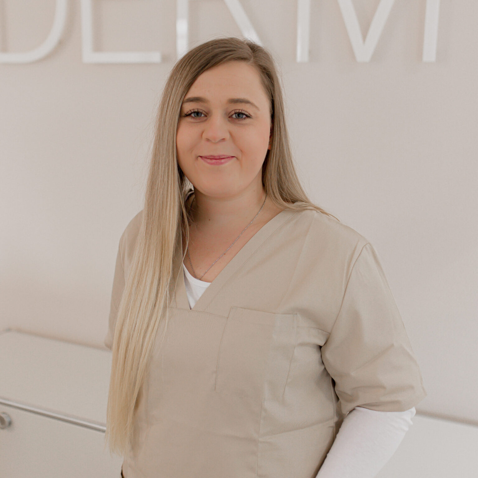 Hautarztpraxis Hindenburgstrasse - Dr. Med. Lisa Löhberg MEDERM HAUT- UND LASERZENTRUM - Hautarztpraxis DR. MED. MIRIAM MURRMANN
